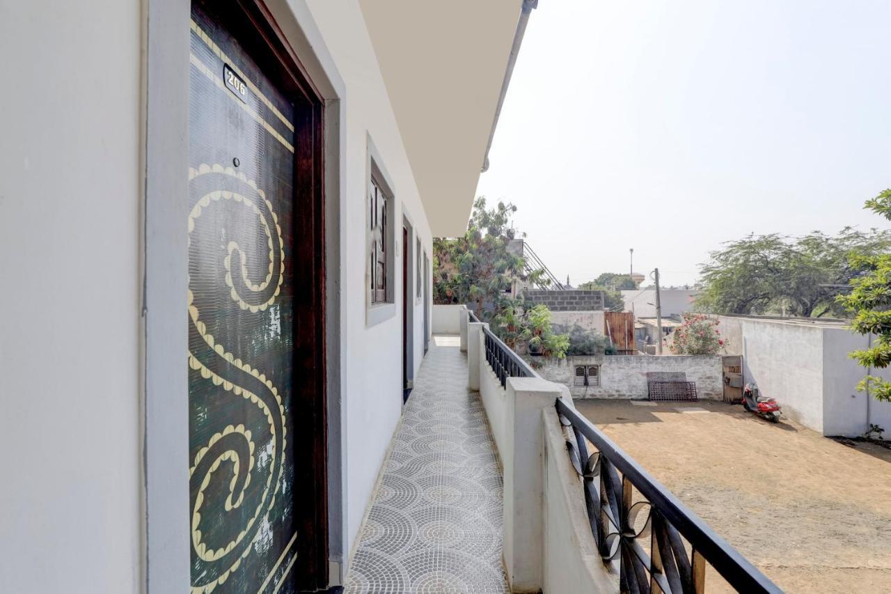 Spot On 71130 Hotel Shiv Krupa Anjar Экстерьер фото