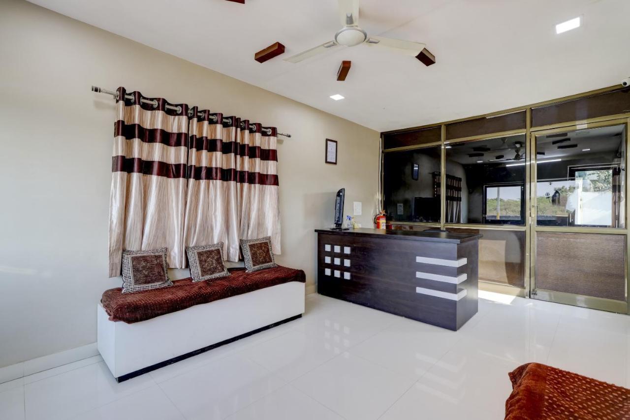 Spot On 71130 Hotel Shiv Krupa Anjar Экстерьер фото
